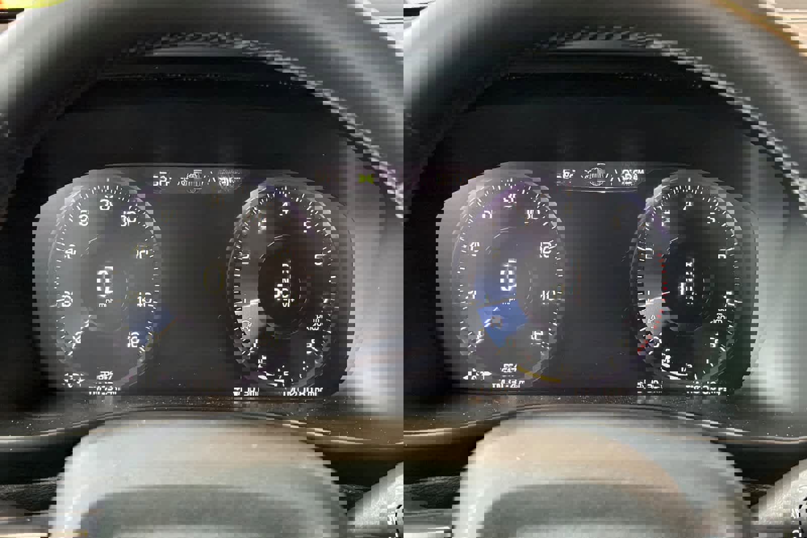 Used 2022 Volvo XC40 T5 Inscription w/ Climate Package image 27