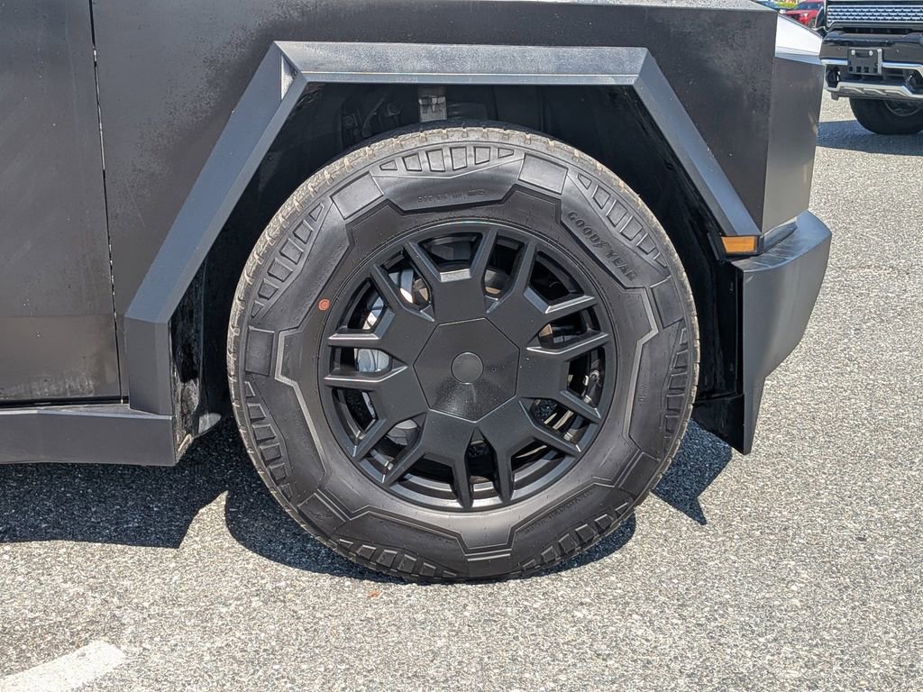 Used 2024 Tesla Cybertruck AWD Crew Cab image 11