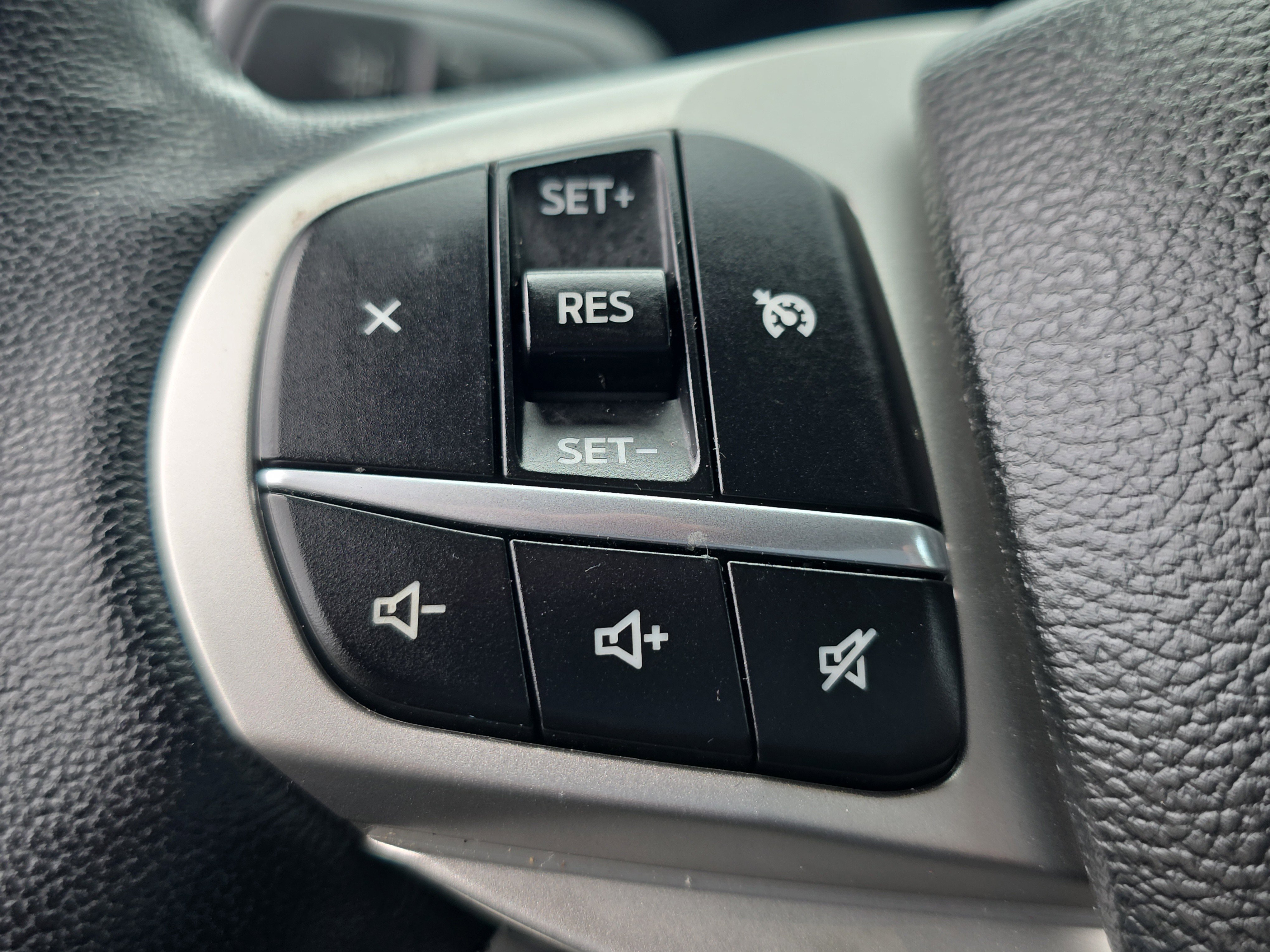 Used 2023 Ford Explorer XLT w/ Equipment Group 202A RWD image 32