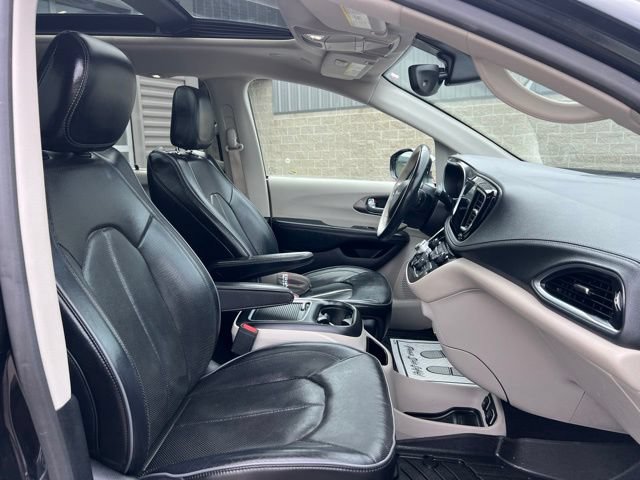 Used 2019 Chrysler Pacifica Limited FWD image 11