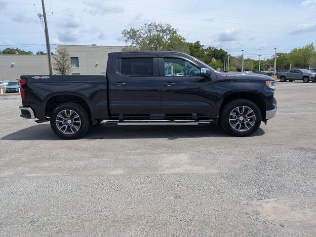 Used 2022 Chevrolet Silverado 1500 LT AWD/4WD image 3