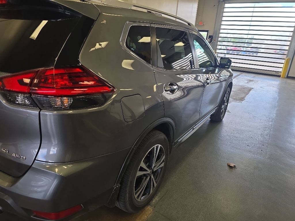 Used 2017 Nissan Rogue SL w/ SL Premium Package AWD/4WD image 5