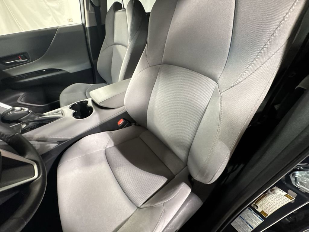 Used 2021 Toyota Venza LE image 19