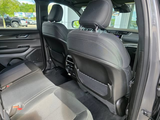 Used 2025 Jeep Grand Cherokee Laredo X w/ Luxury Tech Group I AWD/4WD image 13