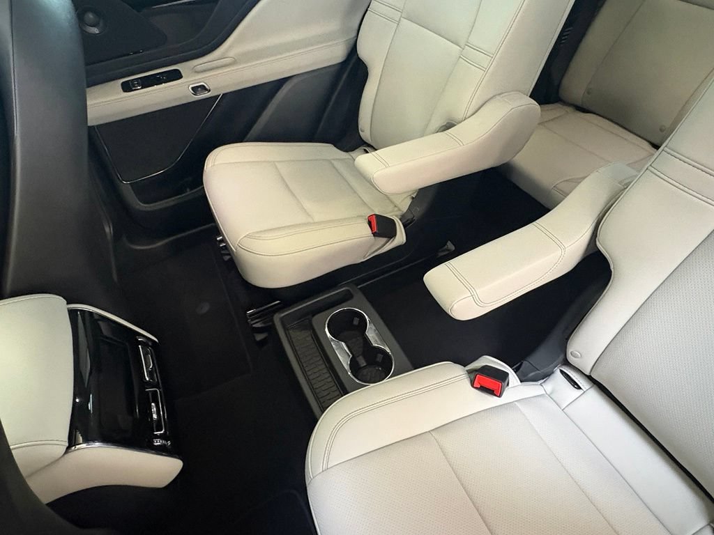 Used 2025 Lincoln Aviator AWD w/ Equipment Group 101A image 37
