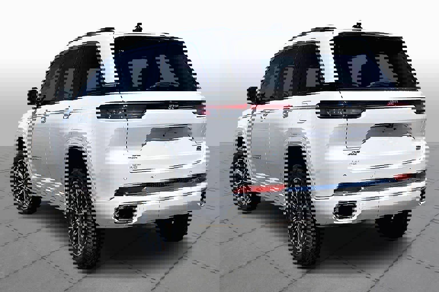 Used 2022 Jeep Grand Cherokee Overland w/ Luxury Tech Group IV image 12