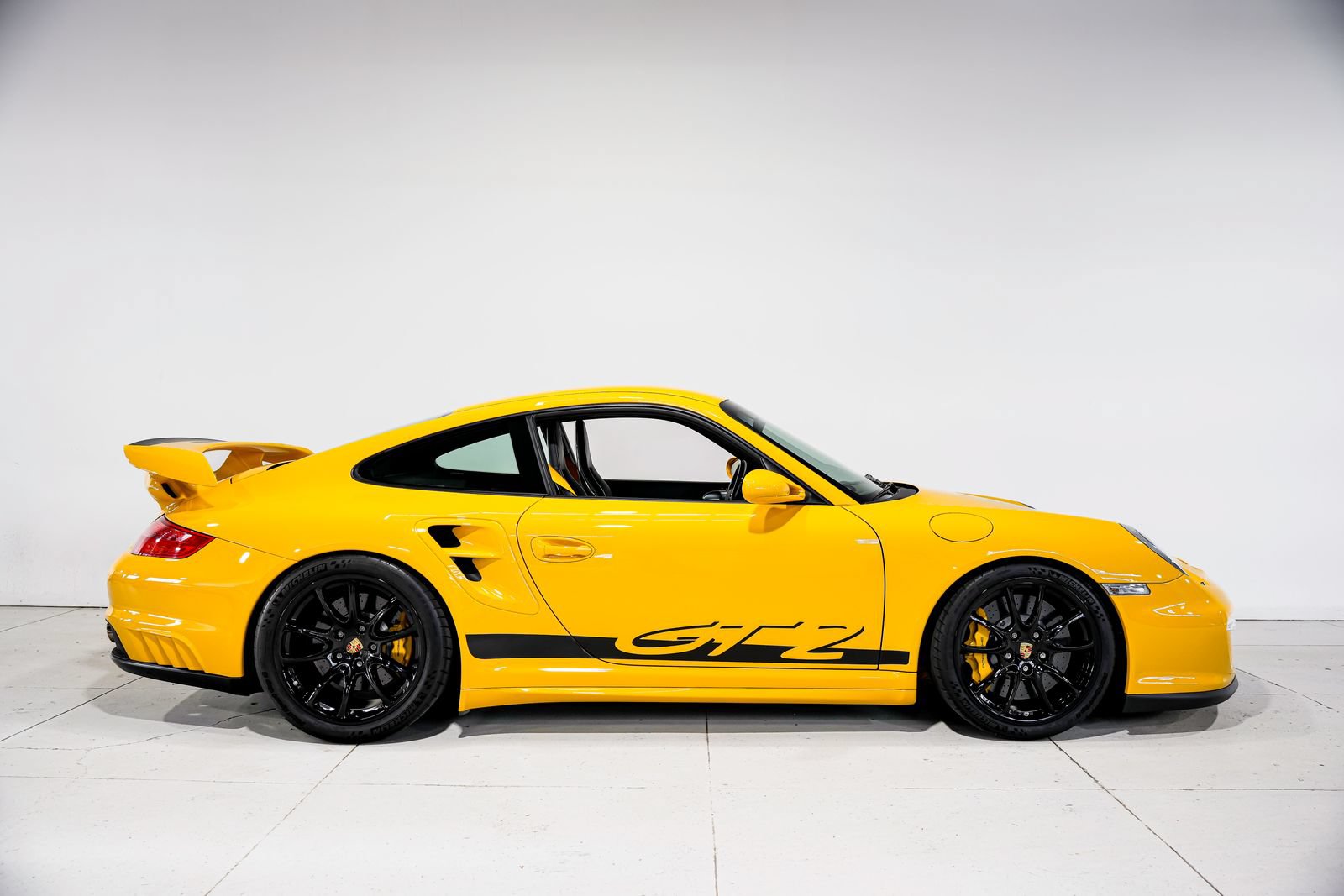 Used 2008 Porsche 911 GT2 RWD image 2