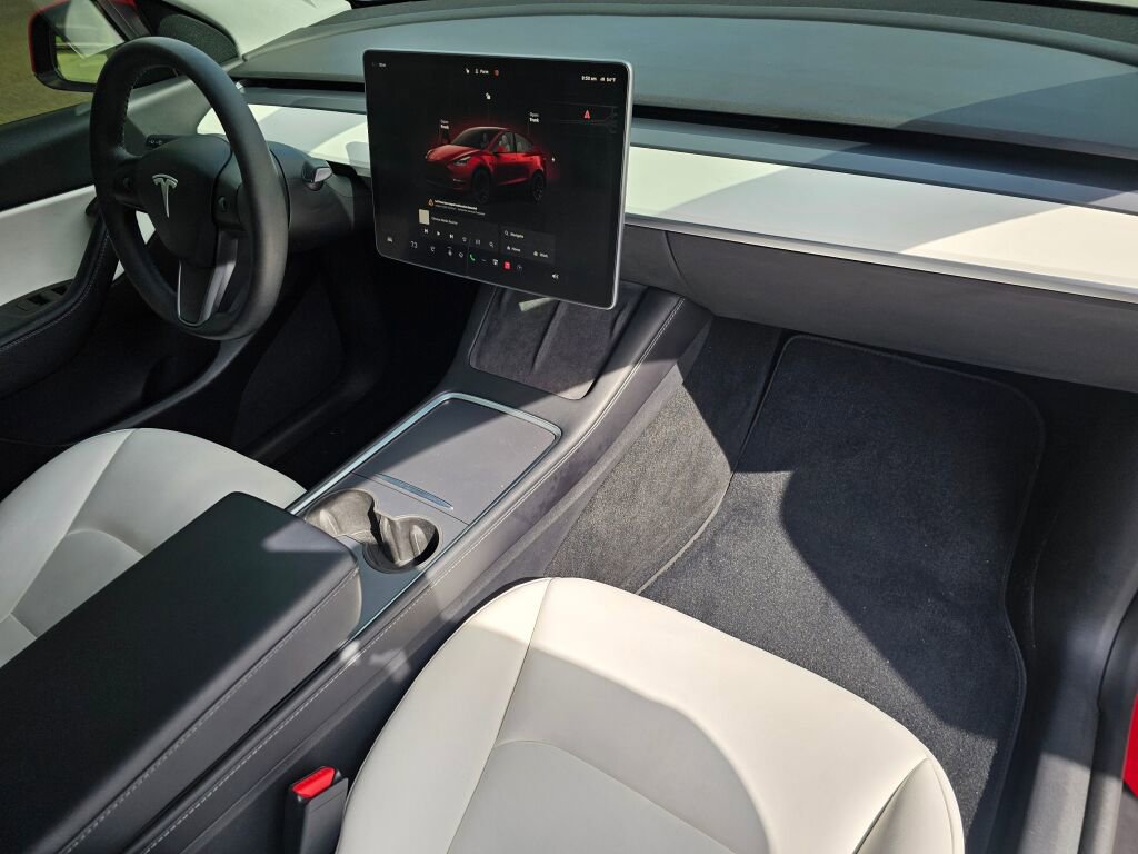 Used 2022 Tesla Model Y Performance AWD/4WD image 13