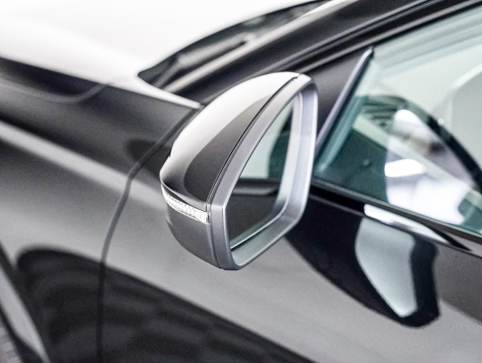 Certified 2025 Audi Q6 e-tron Premium w/ Convenience Package image 25