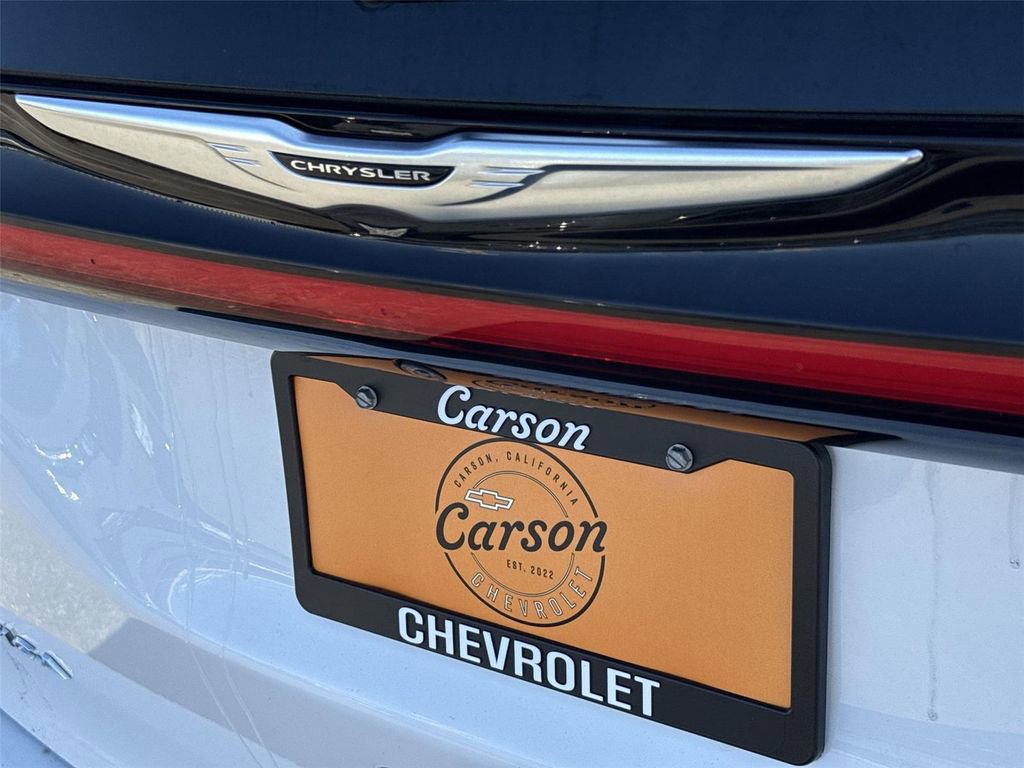 Used 2023 Chrysler Pacifica Touring-L image 28