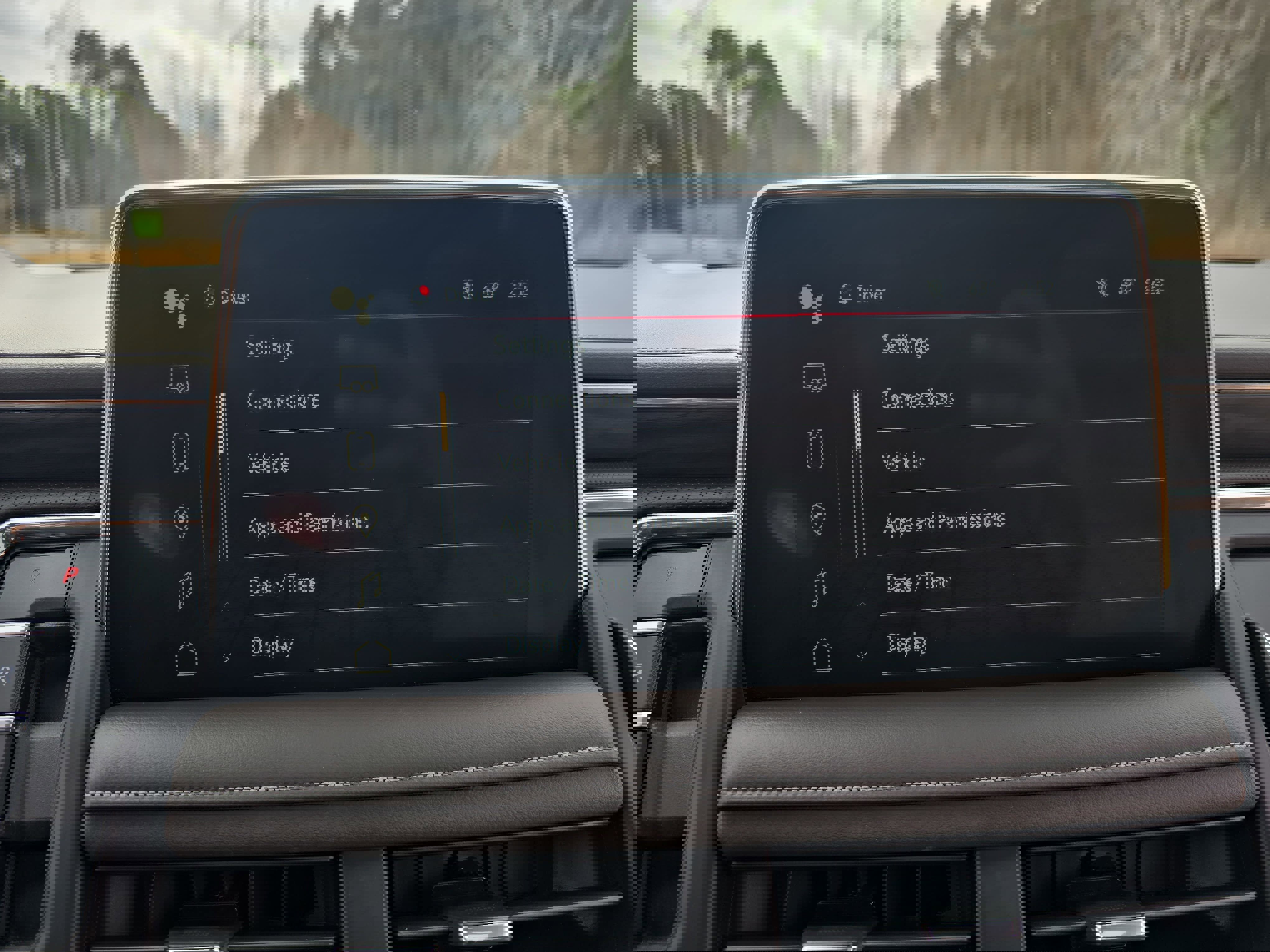 Used 2023 GMC Yukon XL SLT image 23