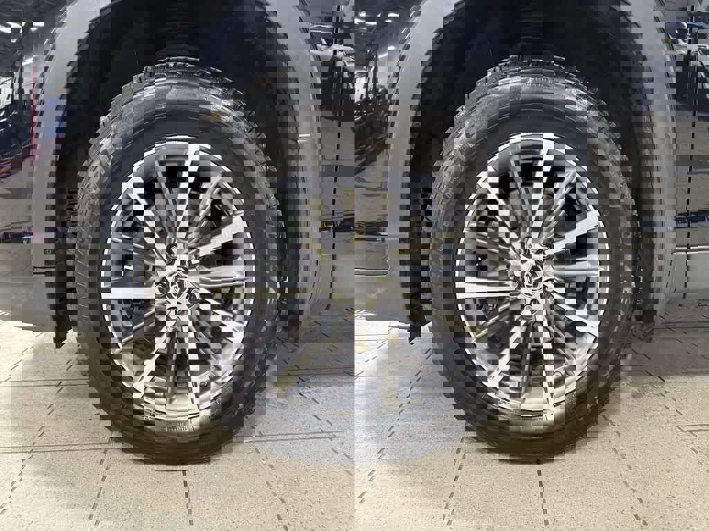 Used 2019 Toyota Highlander XLE w/ Protection Package #3 AWD/4WD image 10