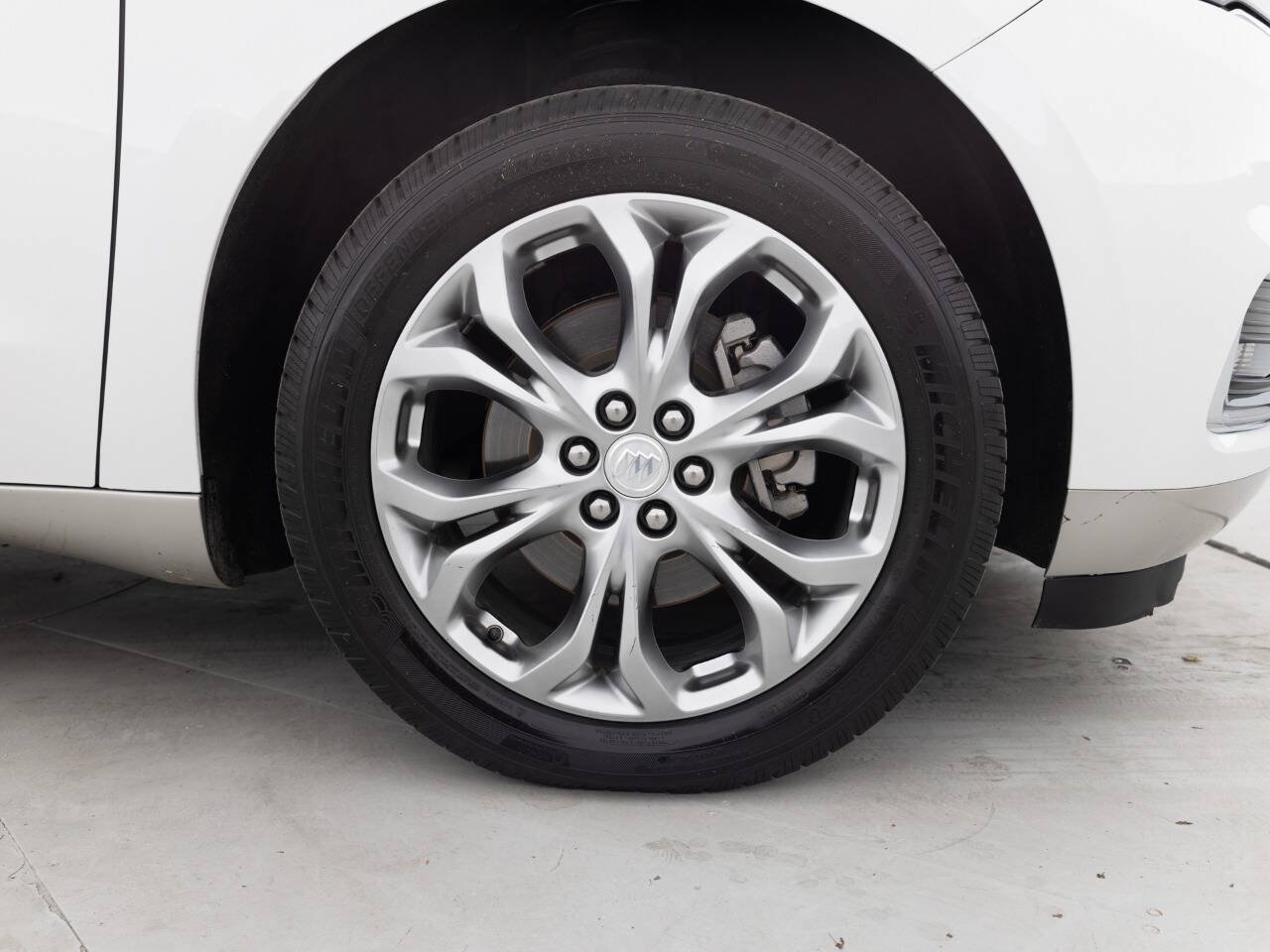 Used 2019 Buick Enclave Avenir w/ Avenir Technology Package AWD/4WD image 18