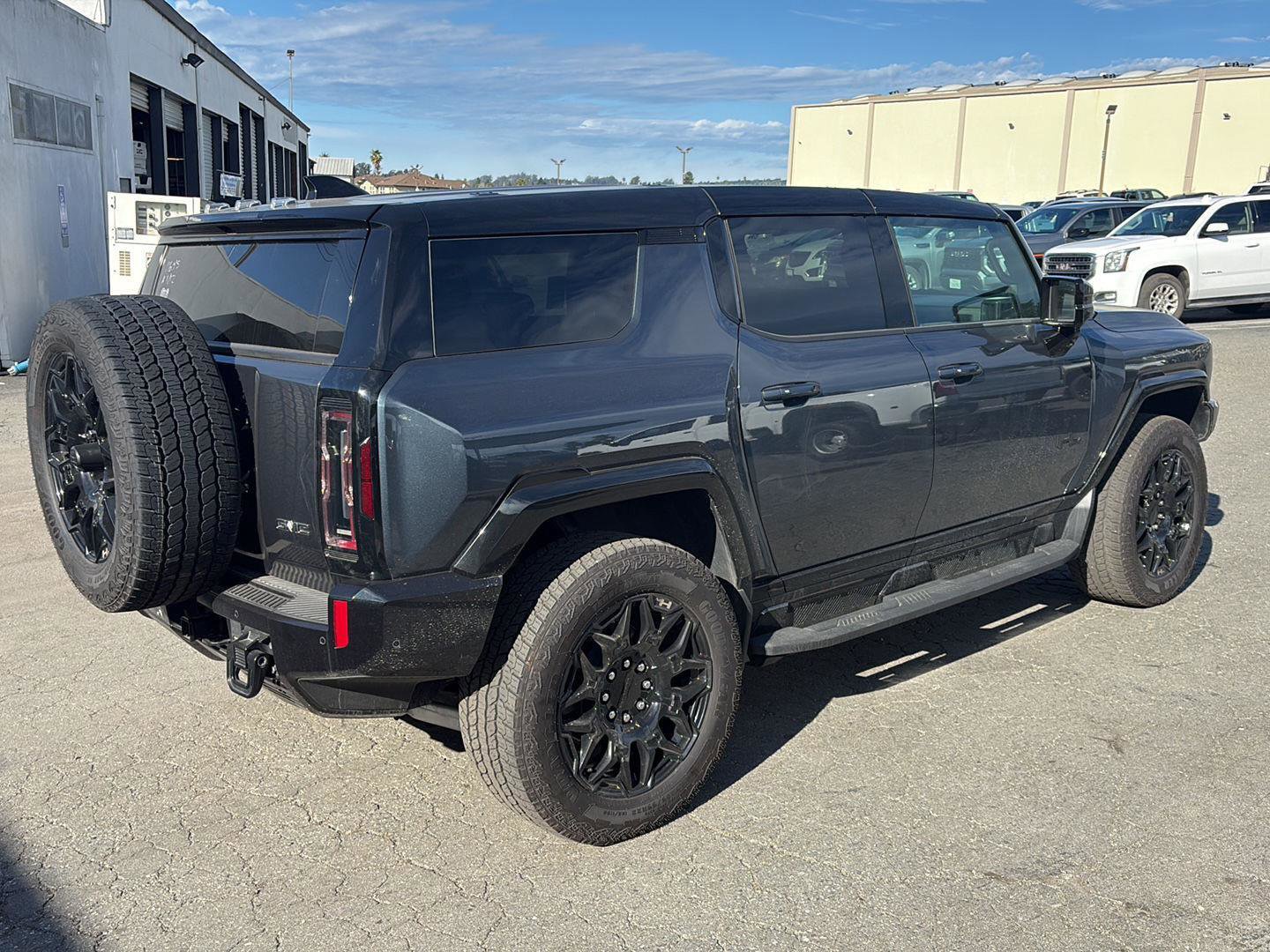 Used 2025 GMC Hummer EV 3X w/ LPO, Dark Essentials Package AWD/4WD image 3
