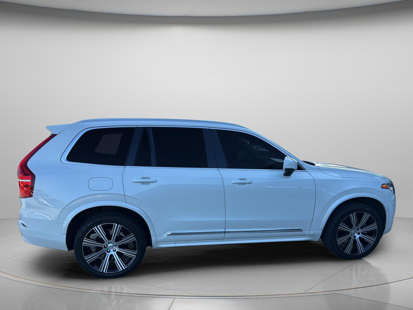 Used 2025 Volvo XC90 B6 Ultra w/ Protection Package AWD/4WD image 14