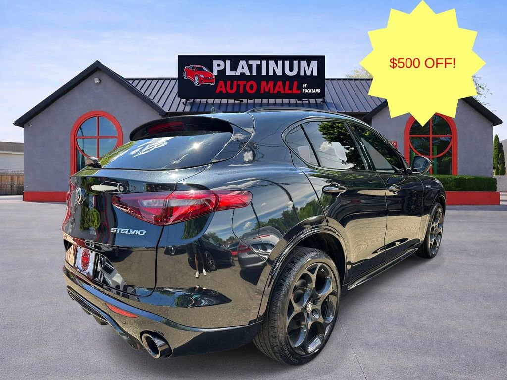 Used 2023 Alfa Romeo Stelvio Veloce AWD/4WD image 3