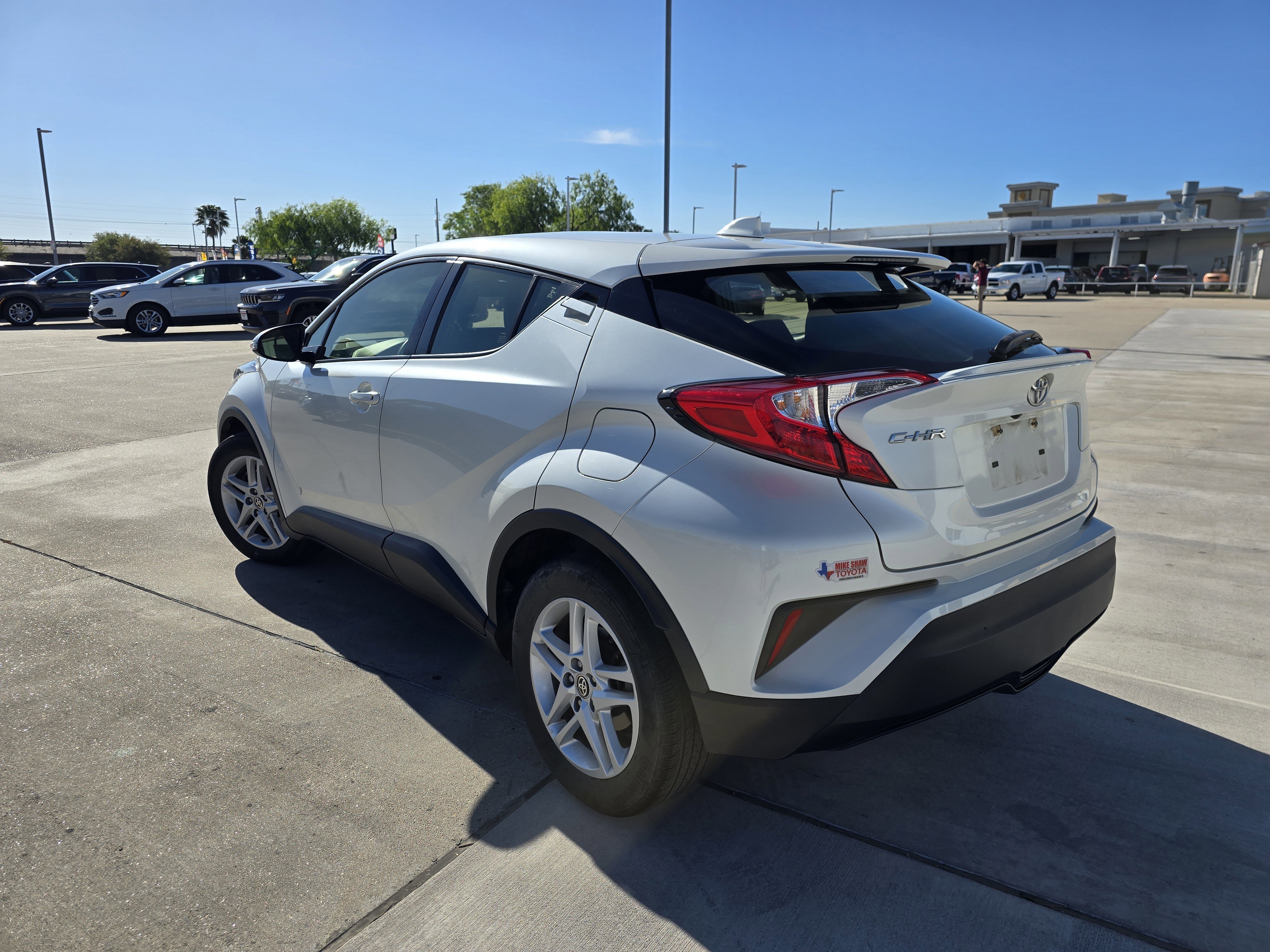 Used 2021 Toyota C-HR LE image 5