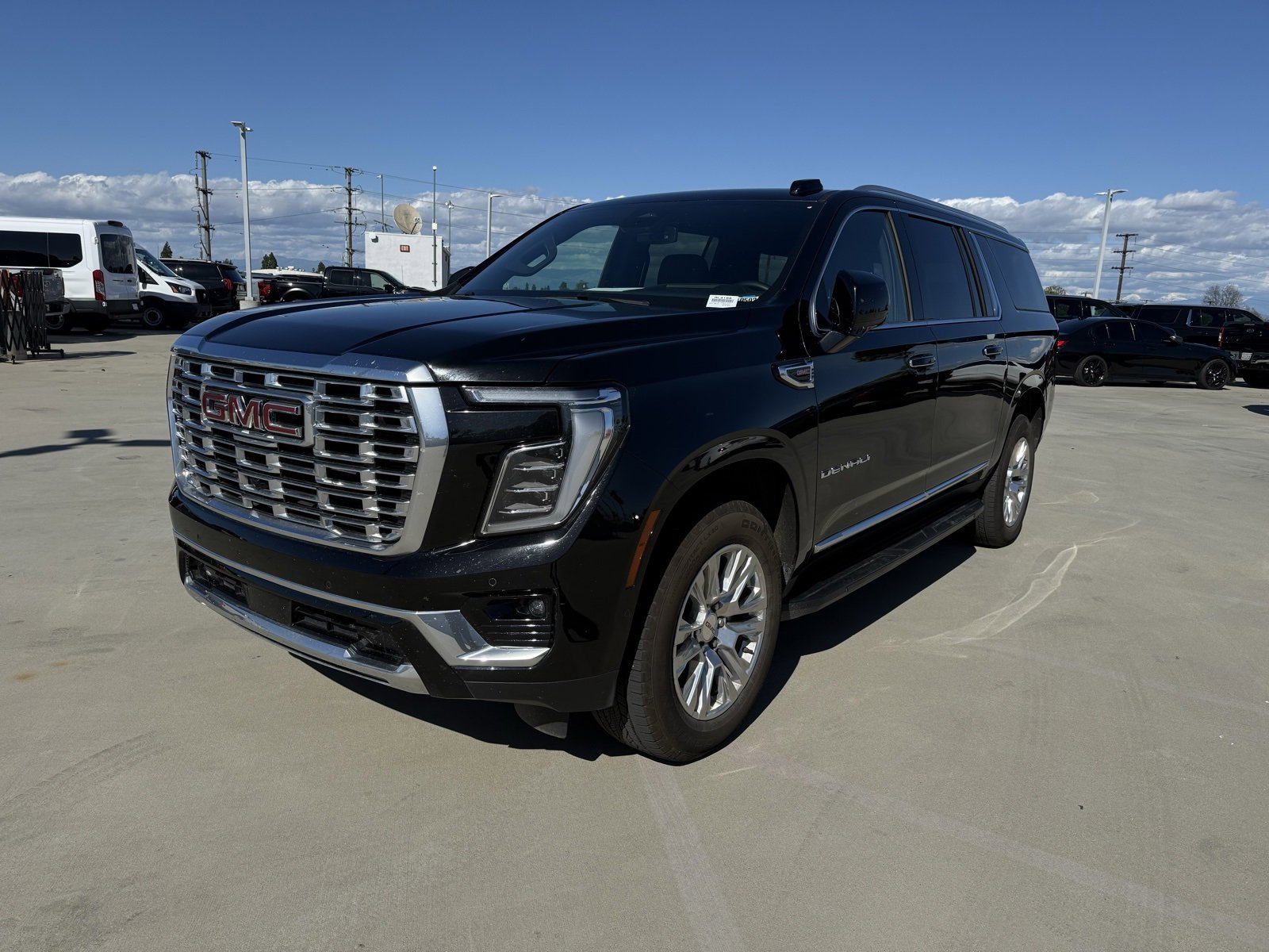 Used 2025 GMC Yukon XL Denali image 1