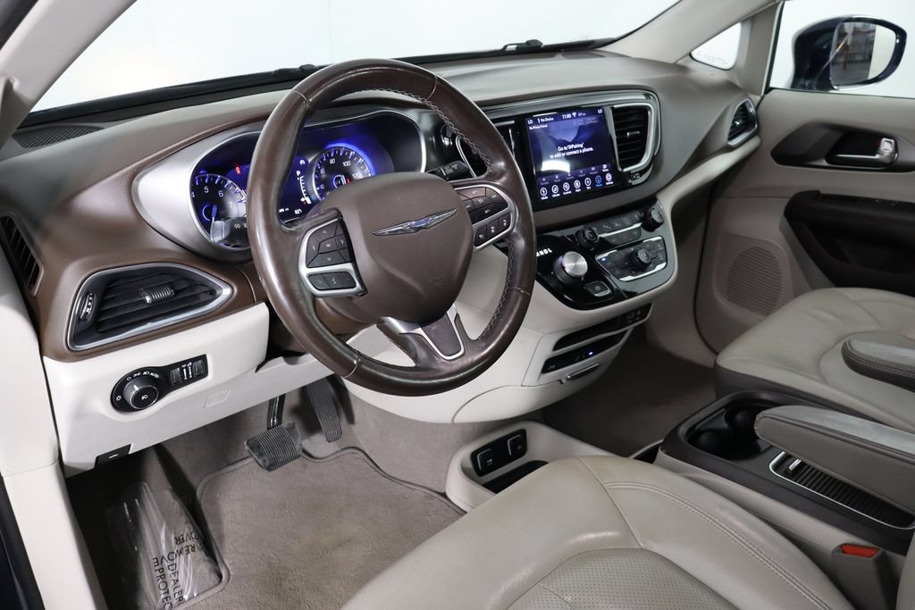 Used 2019 Chrysler Pacifica Touring-L Plus w/ Advanced Safetytec Group FWD image 28