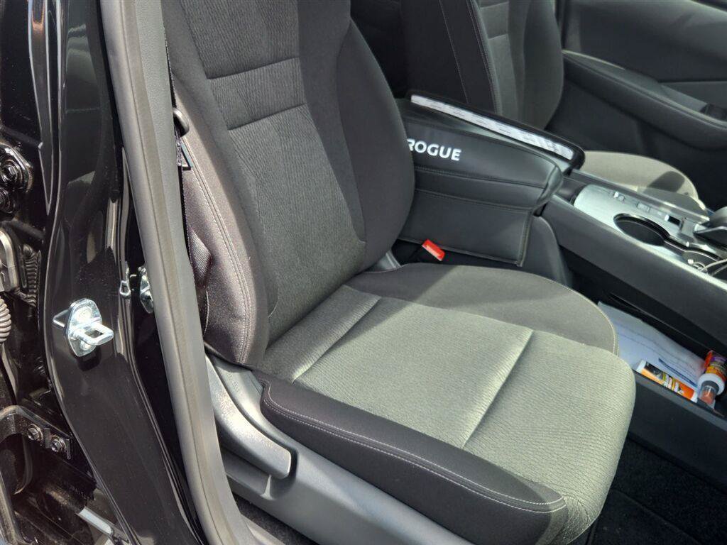 Used 2026 Nissan Rogue SV FWD image 8