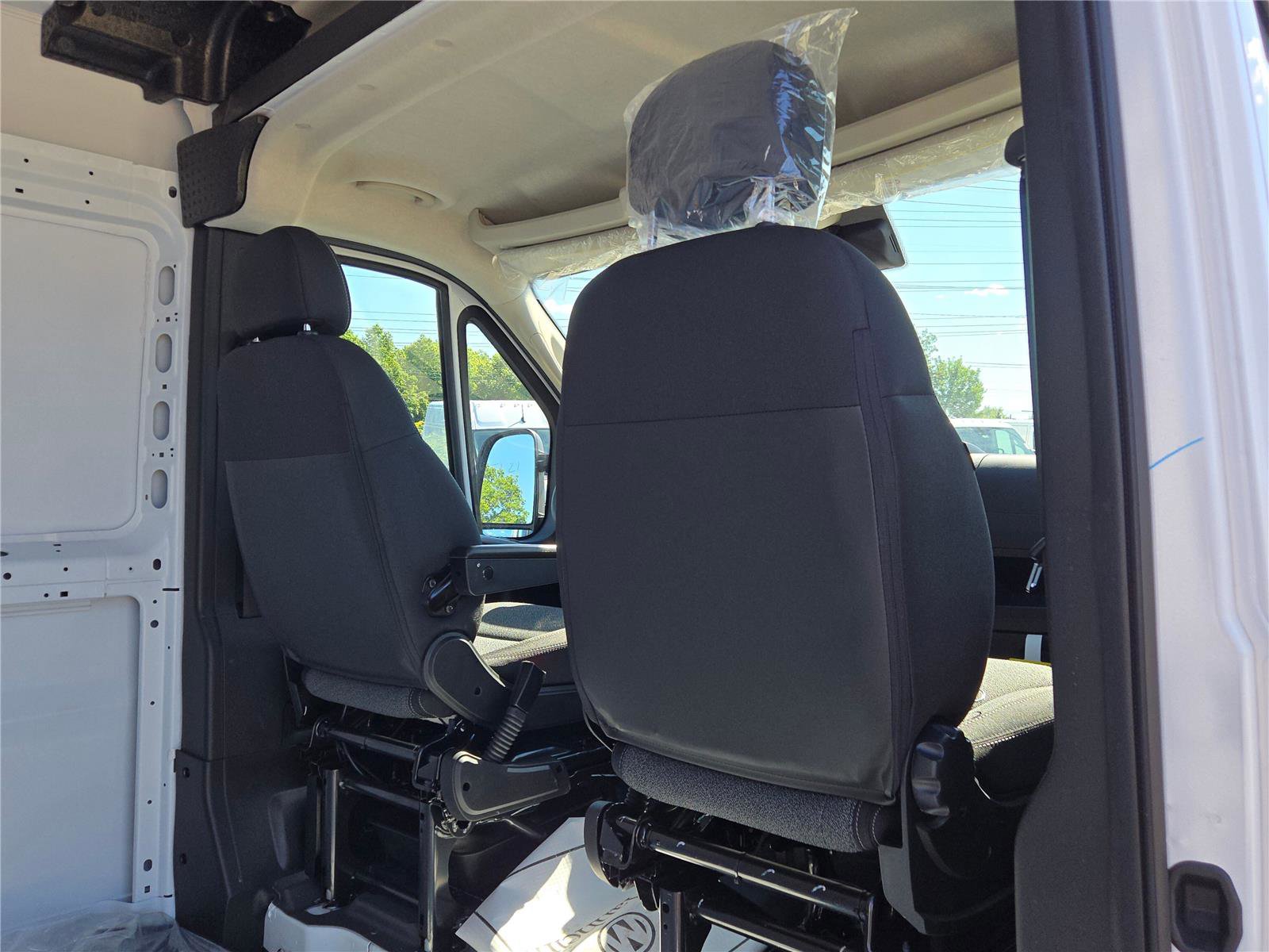 Used 2025 RAM ProMaster 2500 w/ Convenience Group image 8