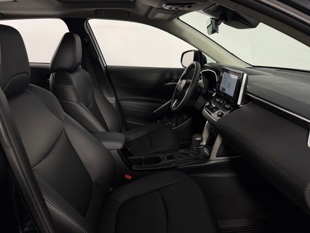 Used 2025 Toyota Corolla Cross XLE w/ Convenience Package image 39