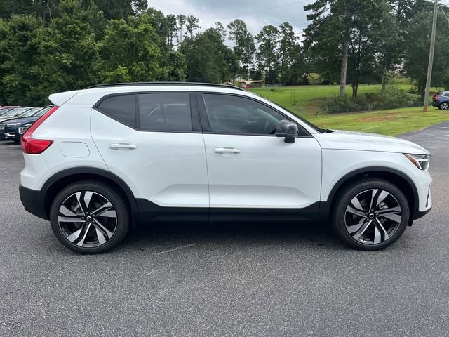 New 2025 Volvo XC40 B5 Plus w/ Protection Package Premier AWD/4WD image 7