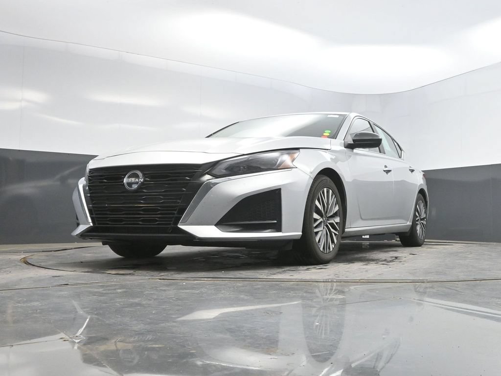Used 2025 Nissan Altima 2.5 SV FWD image 30