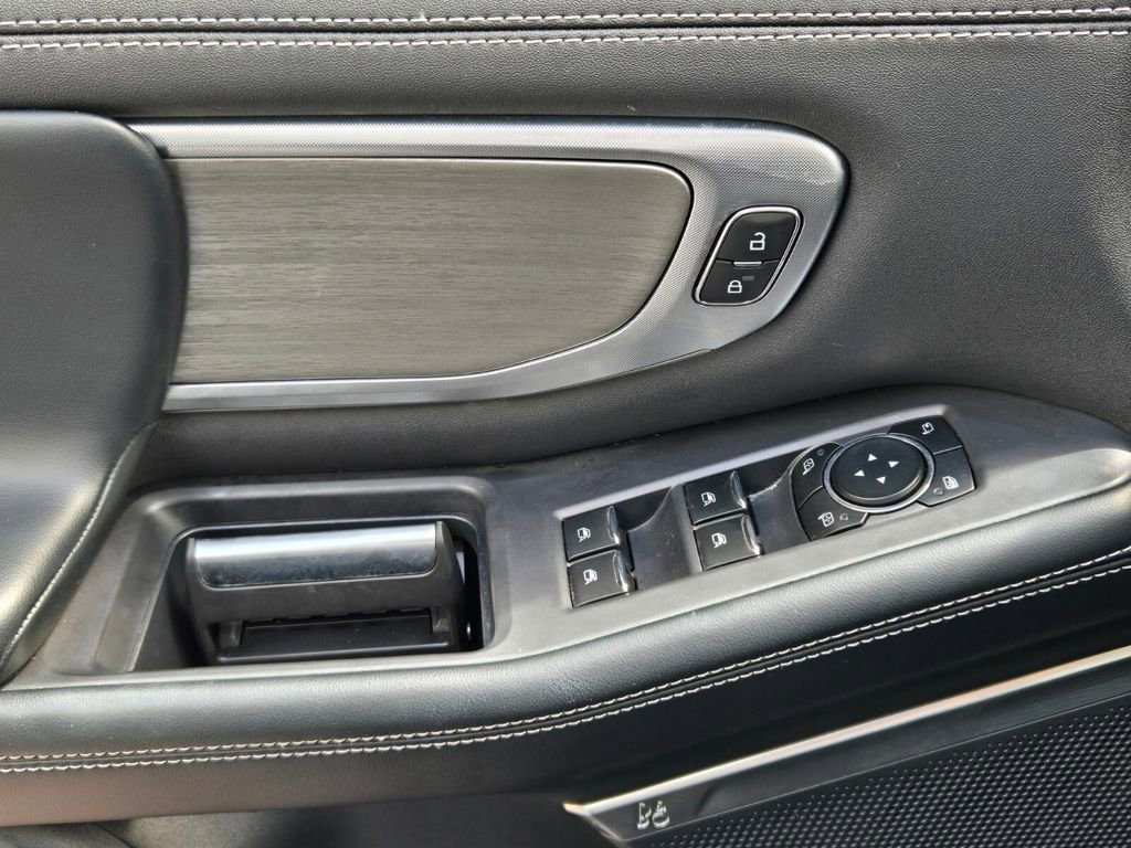Used 2025 Ford Expedition Platinum image 31