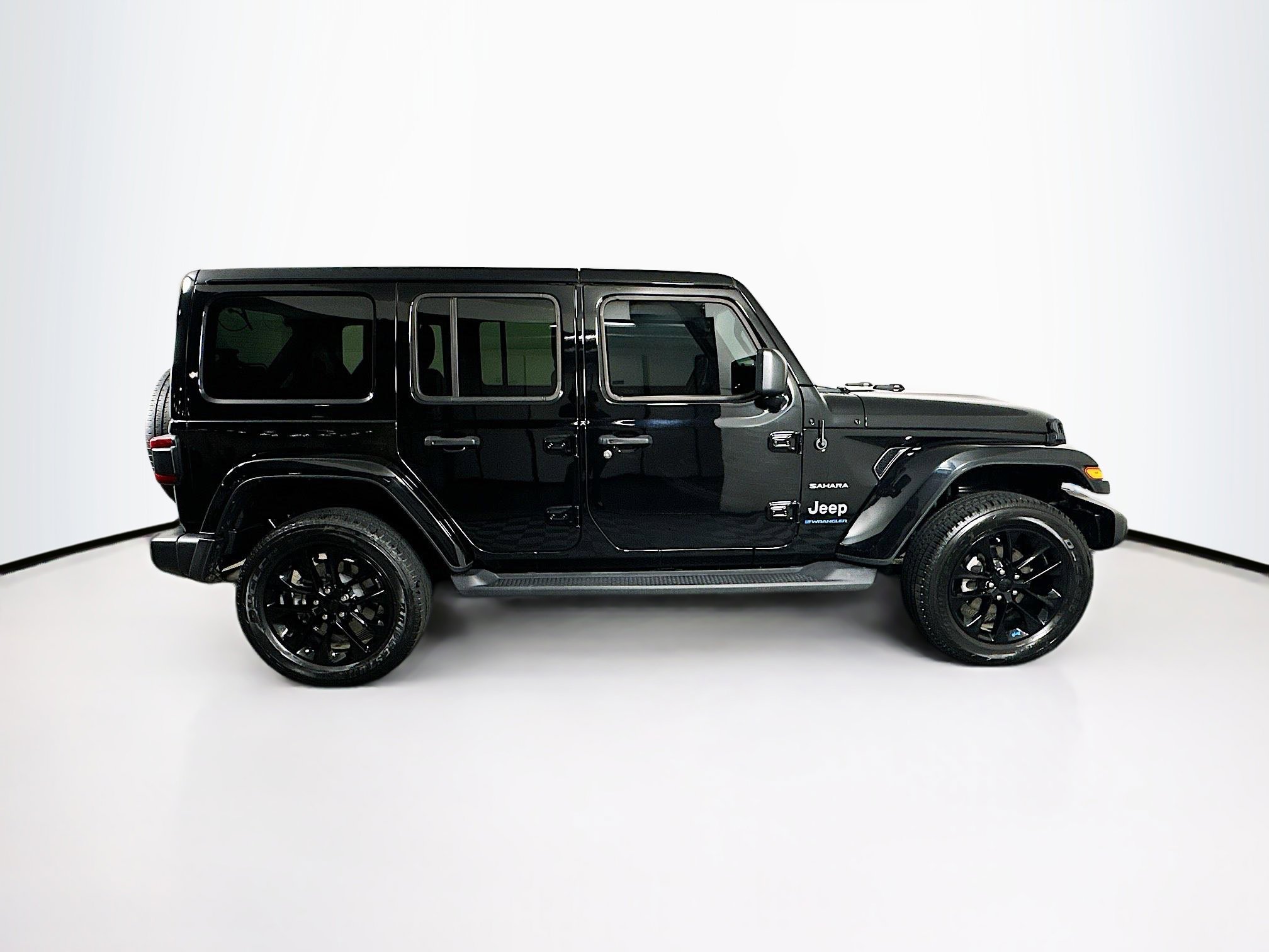 Used 2023 Jeep Wrangler Sahara w/ Cold Weather Group image 10