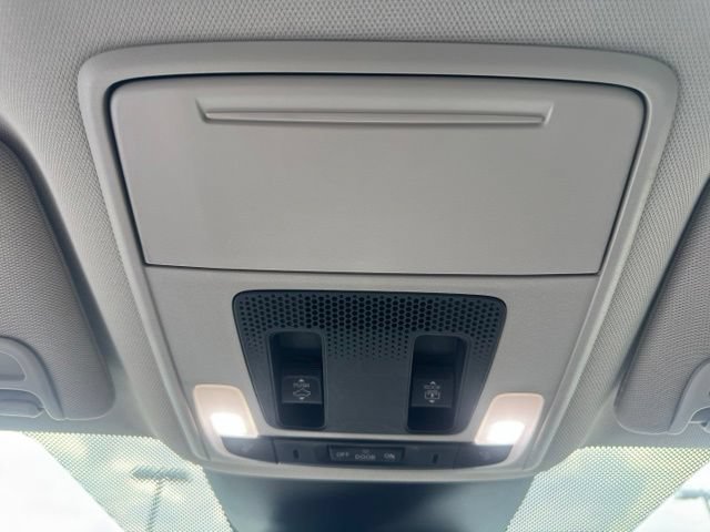 Used 2025 Honda Pilot Touring image 18