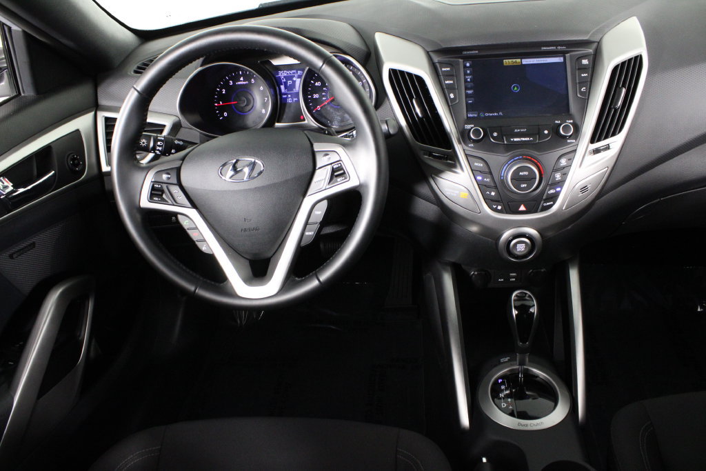 Used 2017 Hyundai Veloster Value Edition w/ Graphic Package (Lower Body) FWD image 6