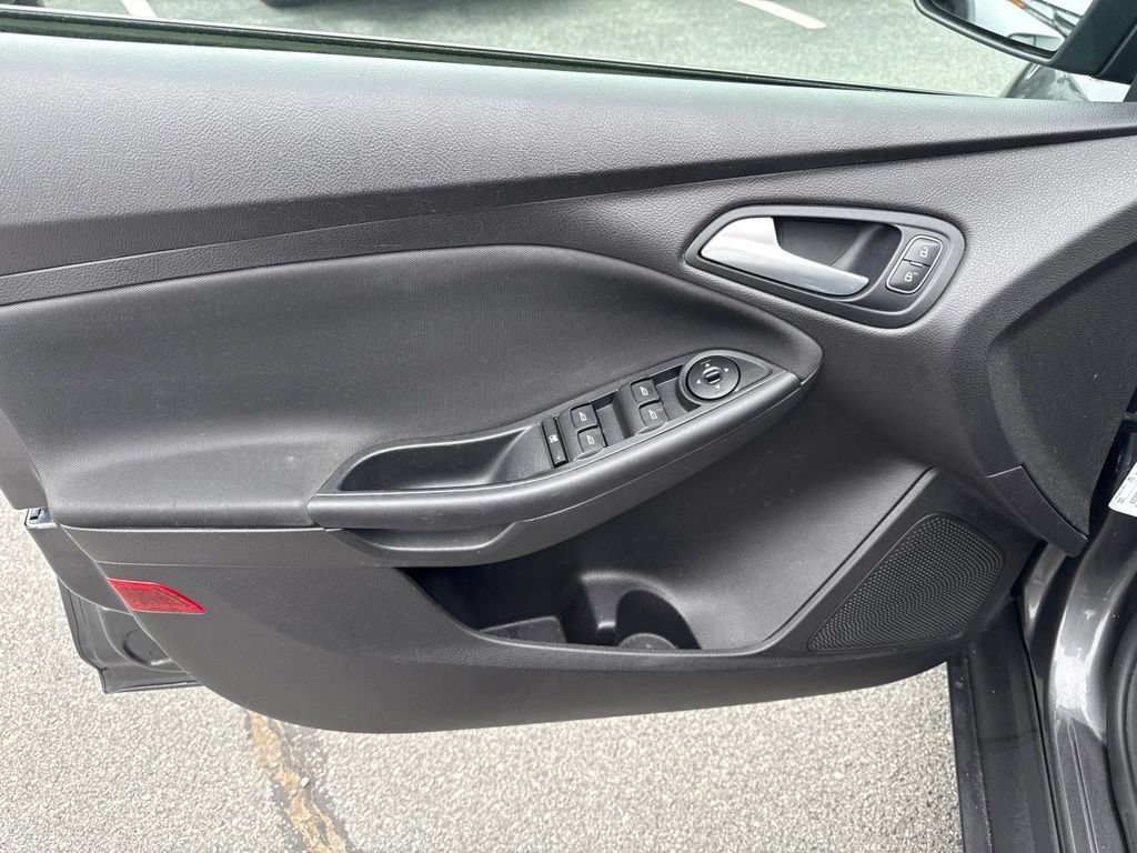 Used 2015 Ford Focus SE FWD image 15