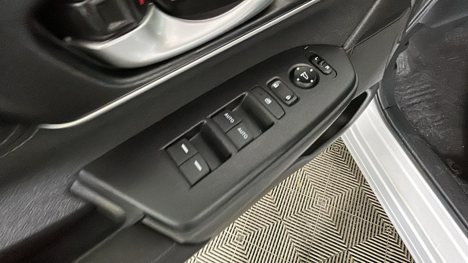 Used 2020 Honda CR-V EX image 11
