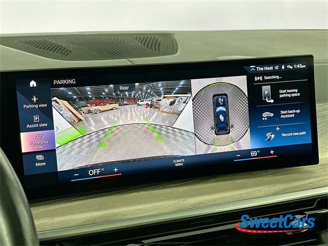 Used 2023 BMW X7 M60i w/ Executive Package image 29