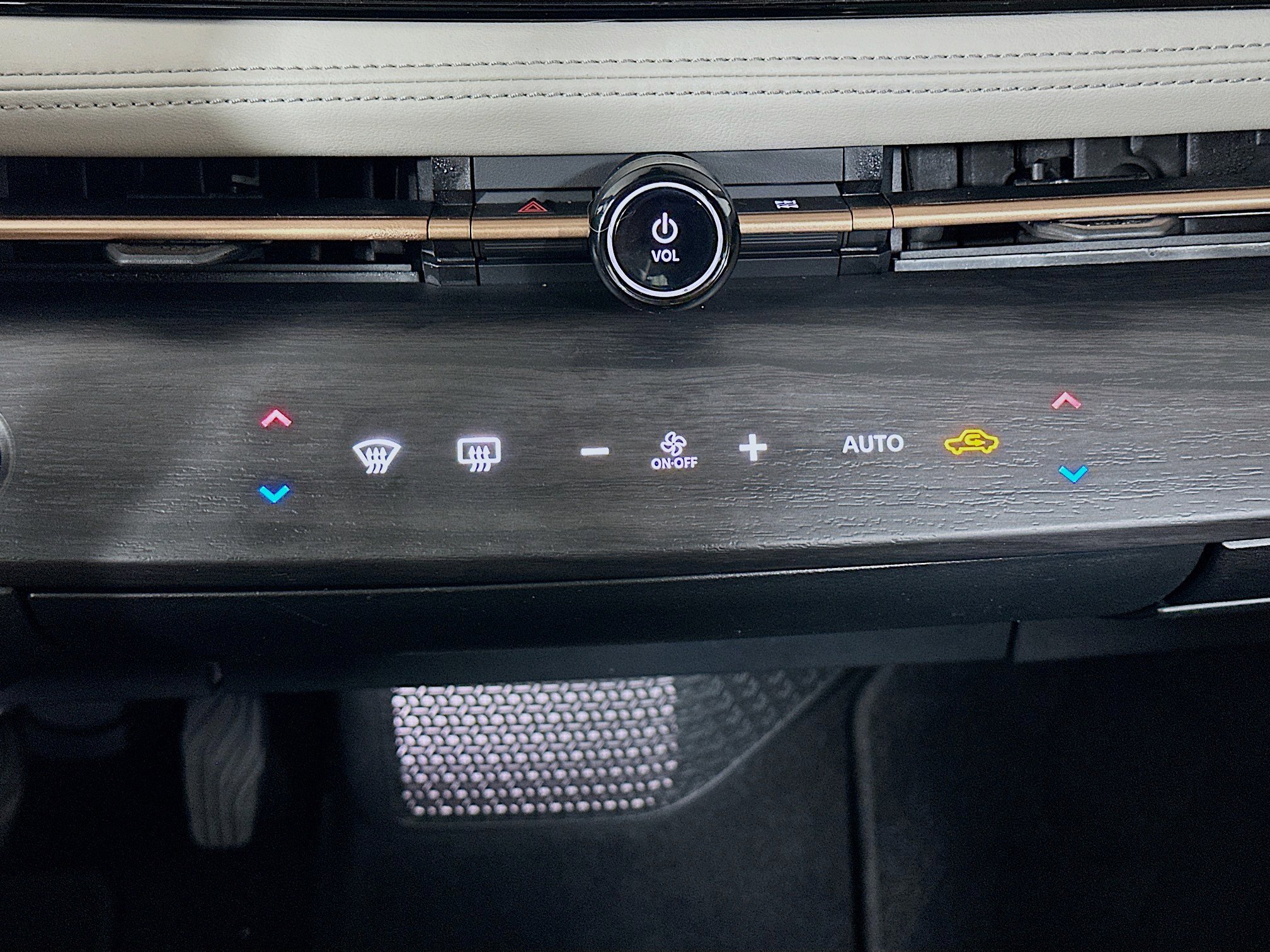 Used 2024 Nissan Ariya AWD image 24