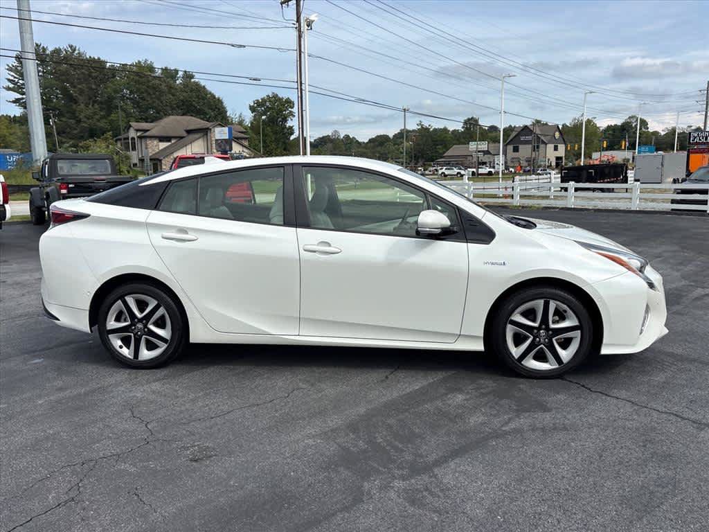 Used 2018 Toyota Prius Three Touring FWD image 2