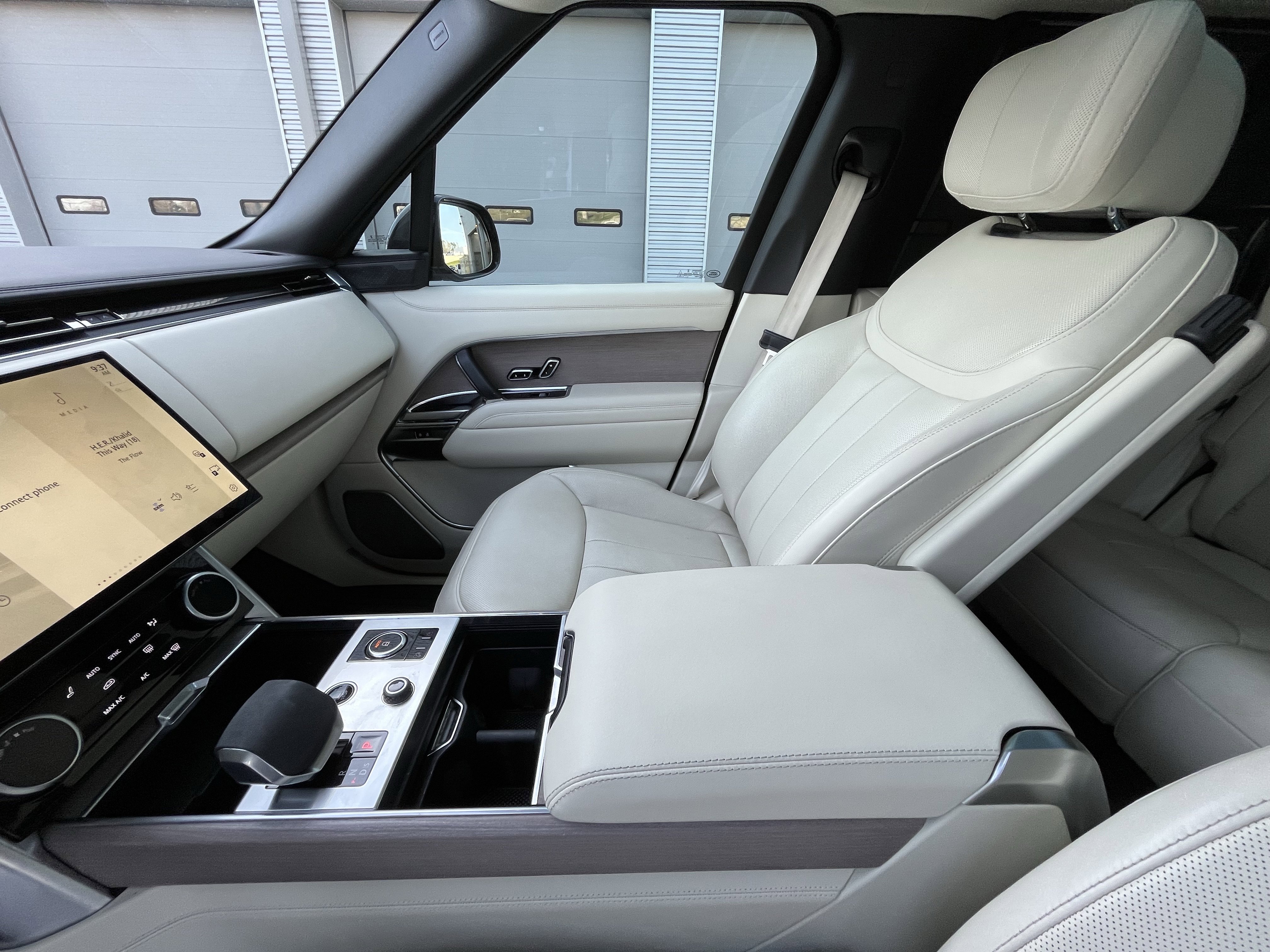 Certified 2023 Land Rover Range Rover First Edition image 25