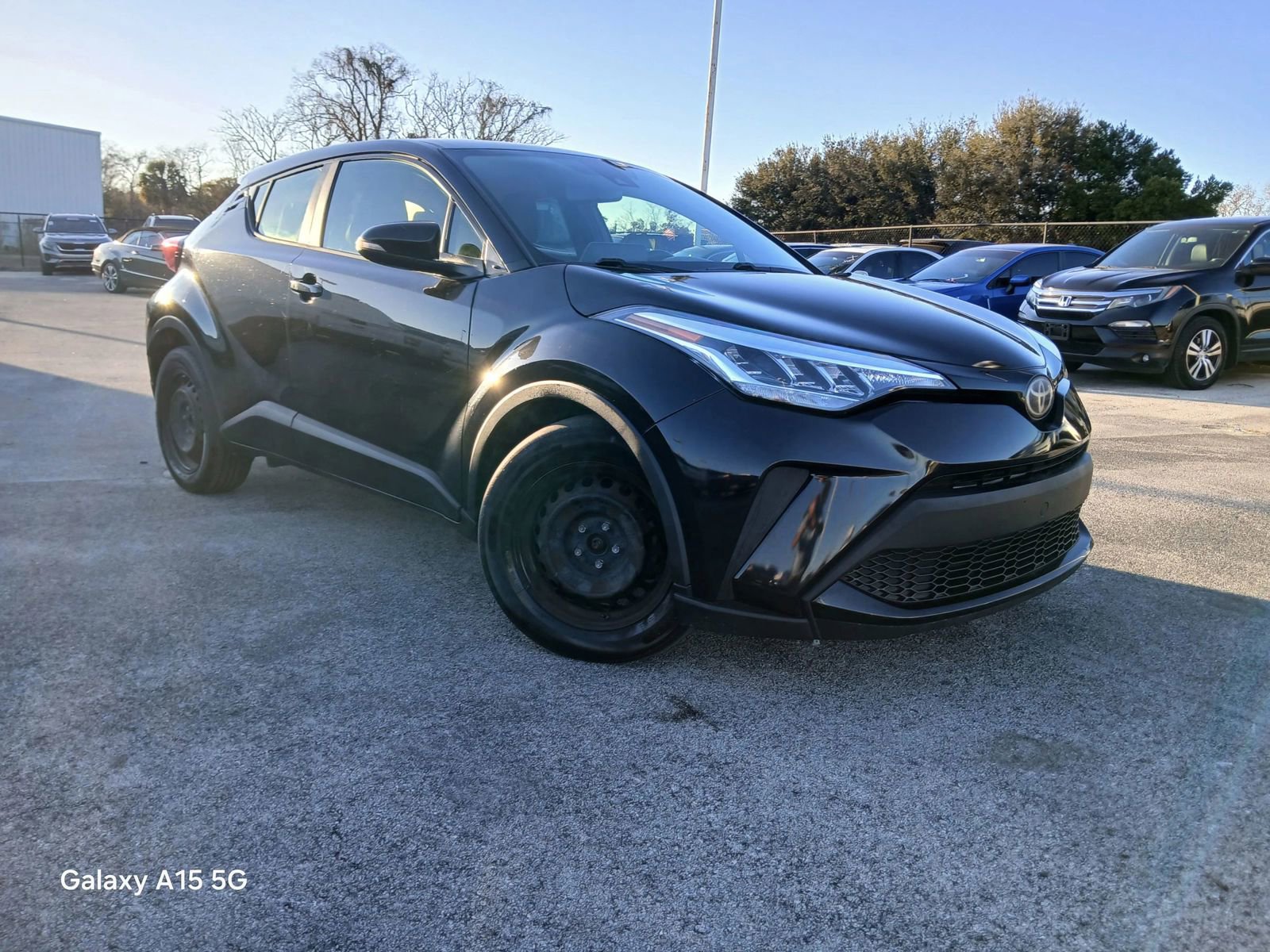Used 2020 Toyota C-HR LE FWD image 1