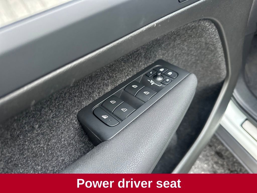 Used 2023 Volvo XC40 B5 Plus w/ Protection Package Premier image 13