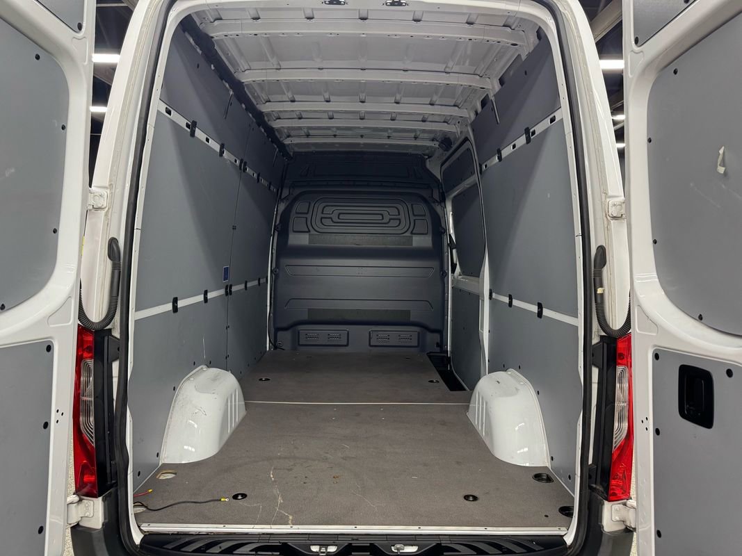 Used 2021 Mercedes-Benz Sprinter 2500 image 12