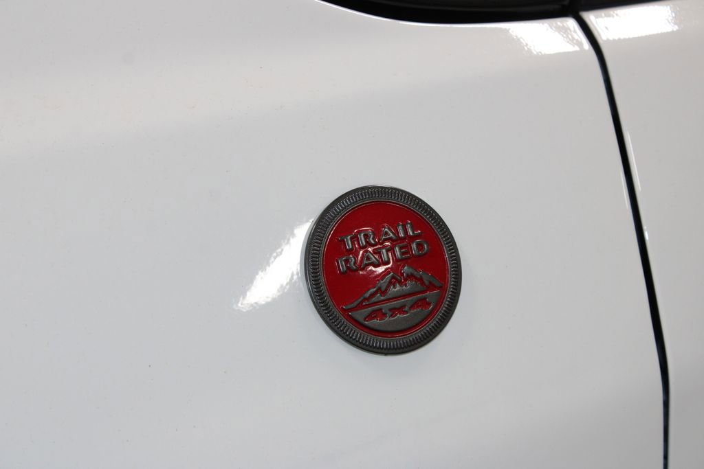 Used 2025 Jeep Compass Trailhawk AWD/4WD image 14