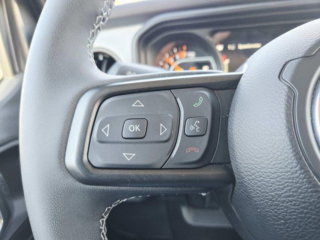 Certified 2025 Jeep Gladiator Sport image 21