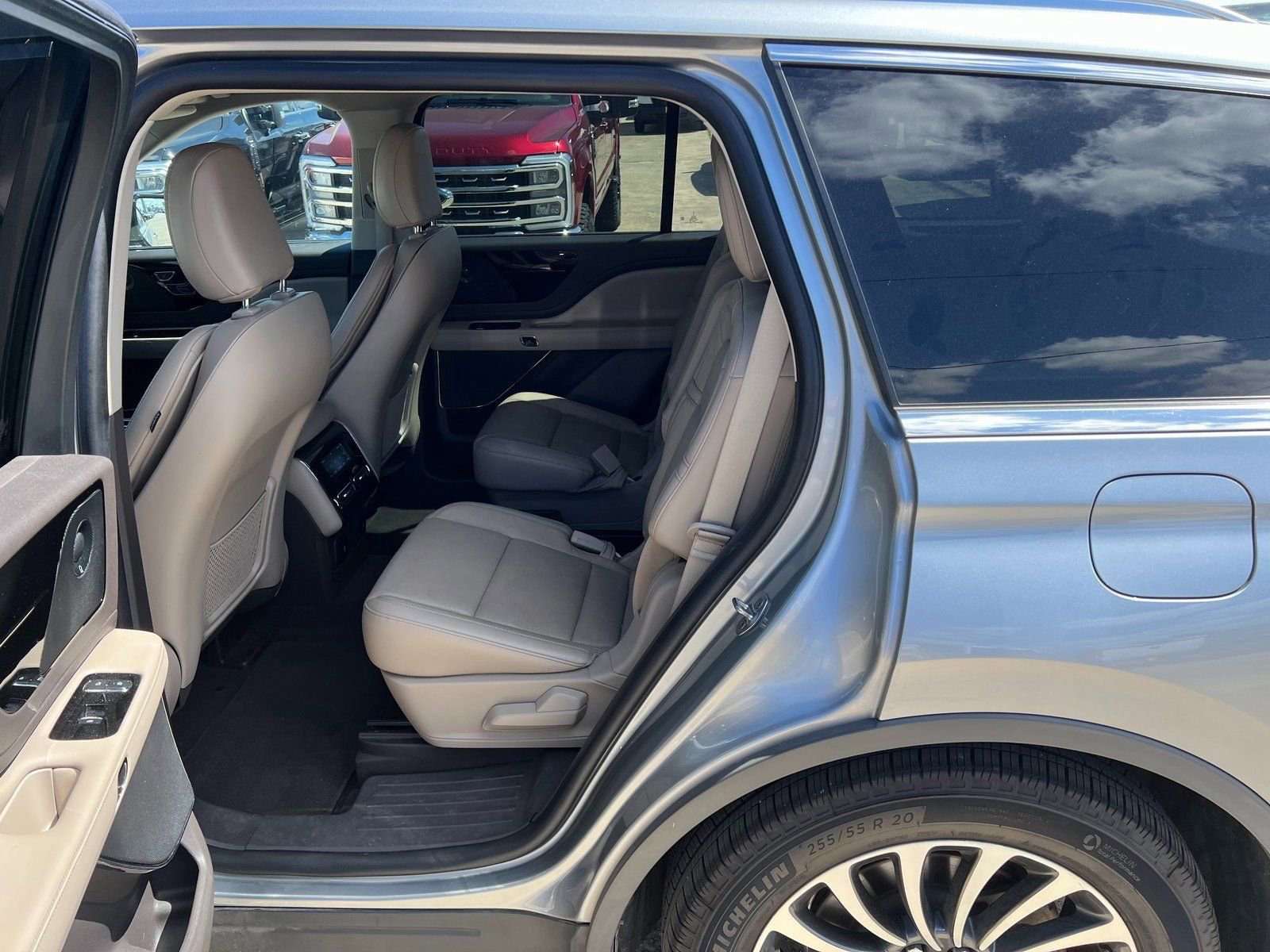 Used 2022 Lincoln Aviator Reserve w/ Equipment Group 201A AWD/4WD image 14