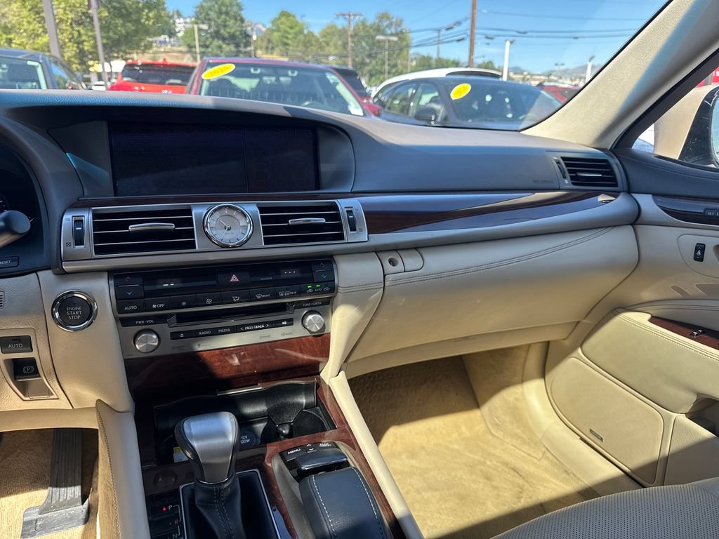 Used 2014 Lexus LS 460 w/ Comfort Package RWD image 33
