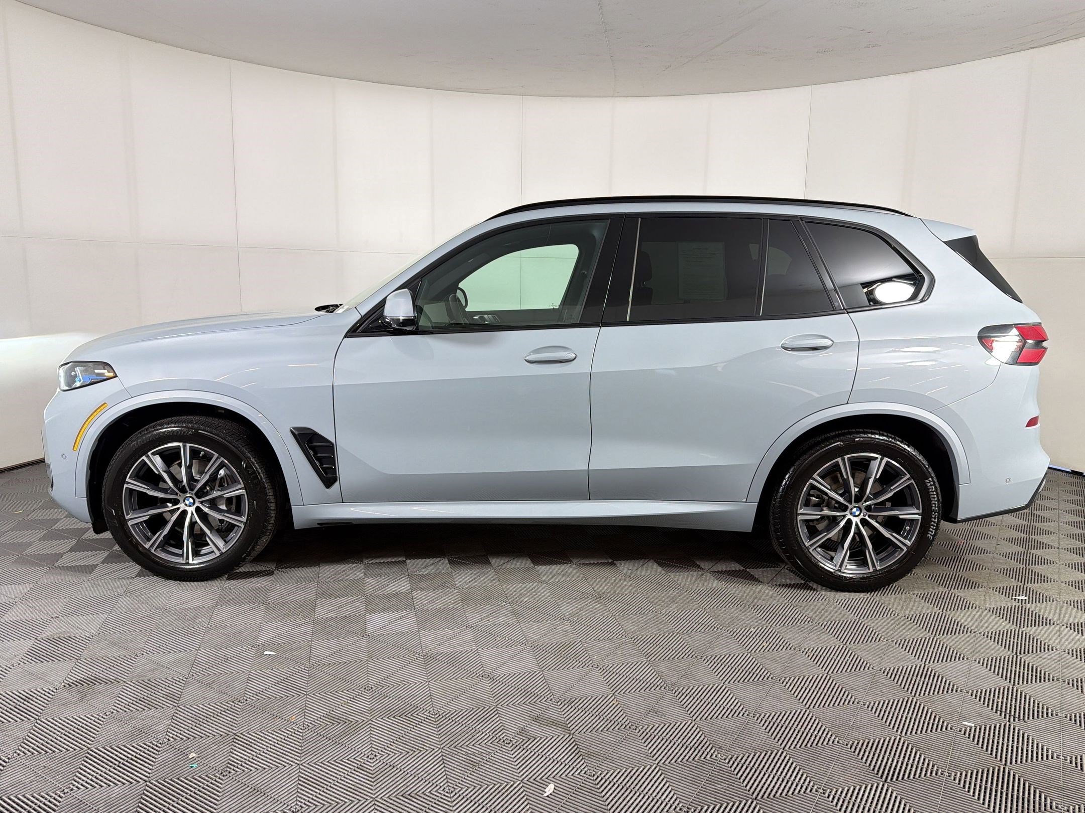 Certified 2026 BMW X5 xDrive40i image 2