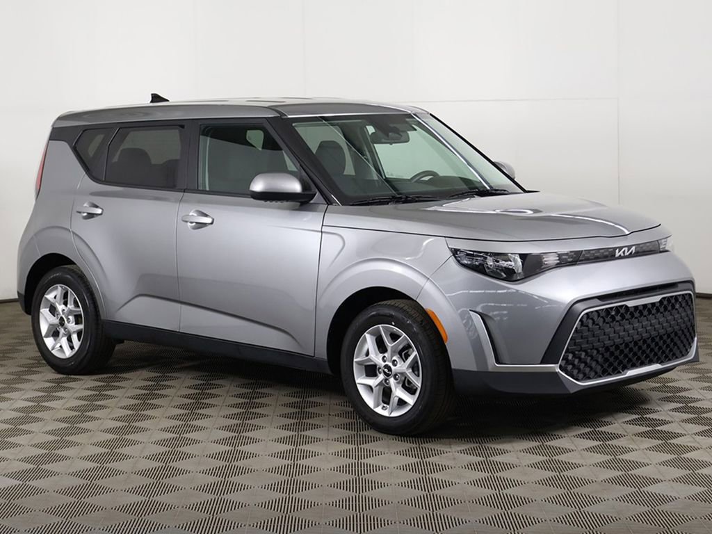 Used 2025 Kia Soul LX w/ LX Technology Package FWD image 47