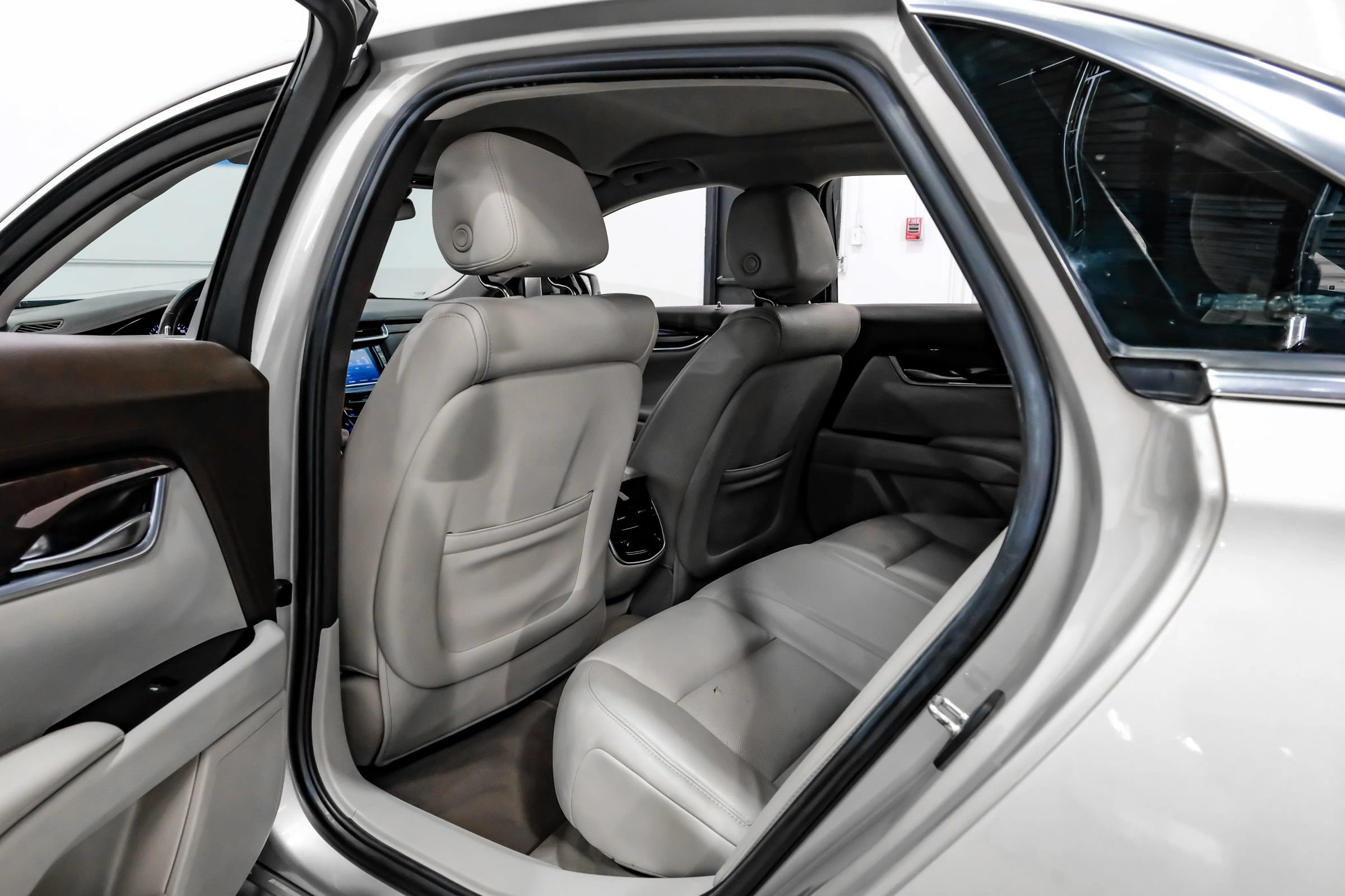 Used 2016 Cadillac XTS Luxury w/ Driver Awareness Package FWD image 40