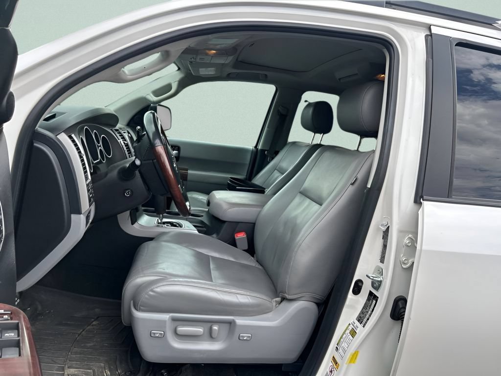 Used 2016 Toyota Sequoia Platinum AWD/4WD image 19