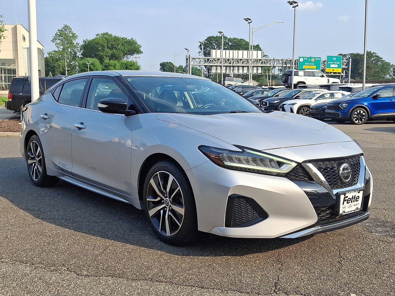 Used 2019 Nissan Maxima 3.5 SV w/ Floor Mat Group FWD image 3
